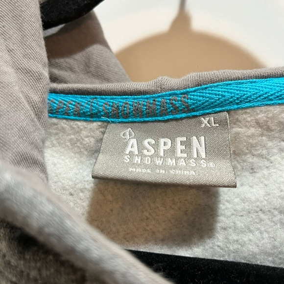 Aspen Snowmass Embroidered Gray Hoodie XL Front Pockets Armpit To armpit 22” - Picture 2 of 7